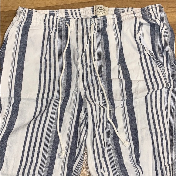 Striped pants!! 🙌🏽 - Picture 5 of 6